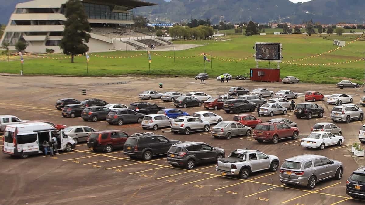 Mujer denuncia haber dejado su carro en concesionario y se lo llevaron de paseo