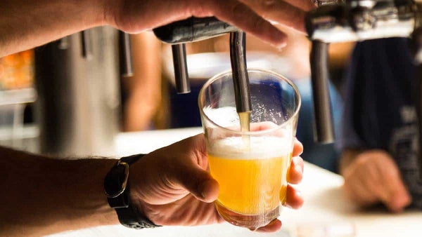 Entra en vigor la prohibición de EE. UU. a productos de Canadá en medio de tensiones comerciales Entra en vigor la prohibición de EE. UU. a productos de Canadá en medio de tensiones comerciales