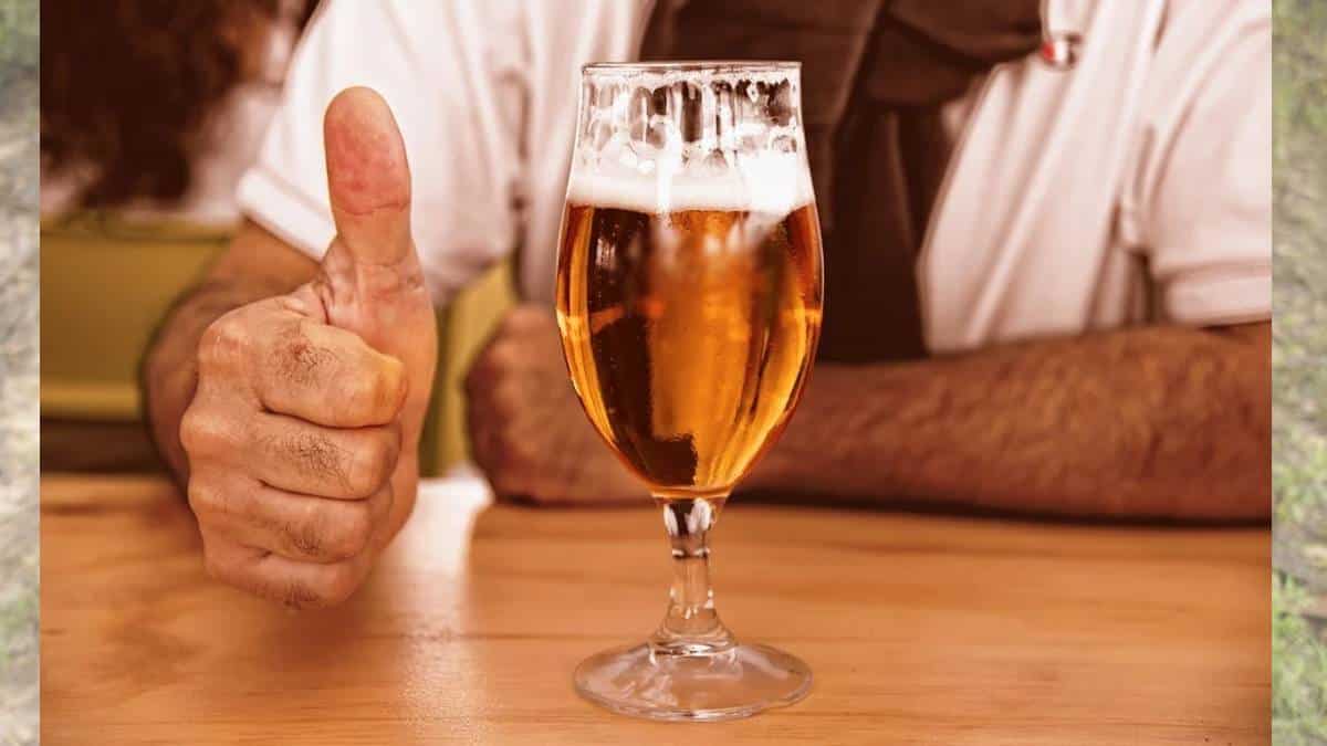 Disfrazó la cerveza y no fue para halloween. Pillaron a tendero en una farsa para violar la ley seca.