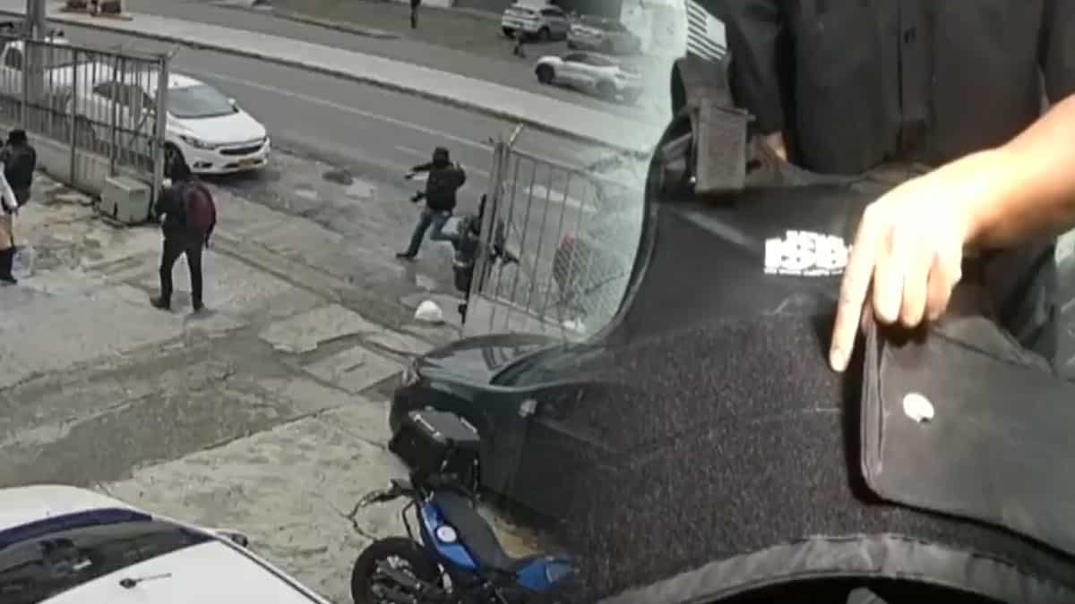 Polémica por hallazgo de chalecos antibalas del Fondo de Seguridad en delito en Medellín