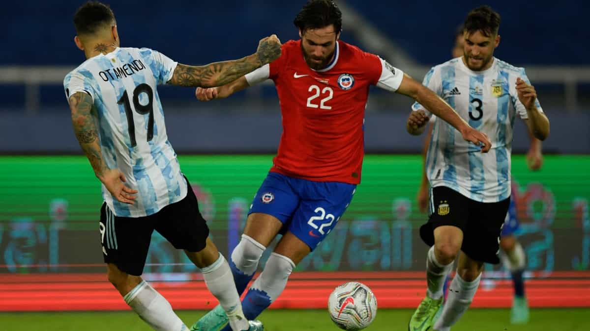 Chile, tres bajas contra Argentina por covid-19