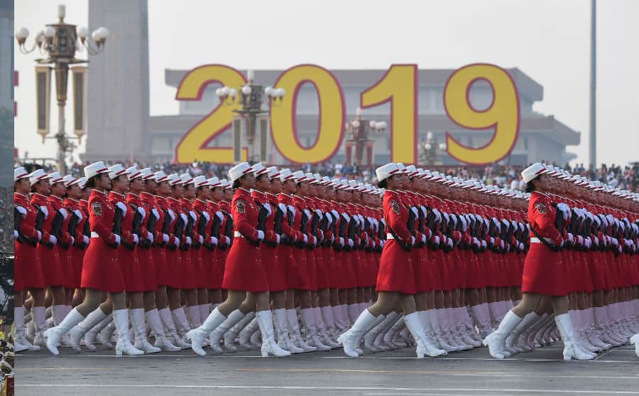 Unos 15.000 soldados, cientos de tanques, misiles y aviones de combate estaban preparados para desfilar por la plaza de Tiananmen. Foto: AFP