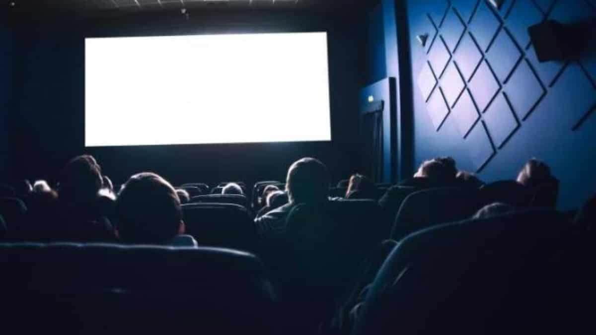 Mujer encuentra a su esposo con la amante en pleno cine