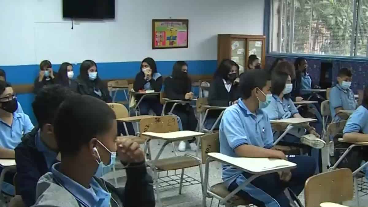 Este lunes cerca de 340.000 estudiantes regresaron a las clases ...