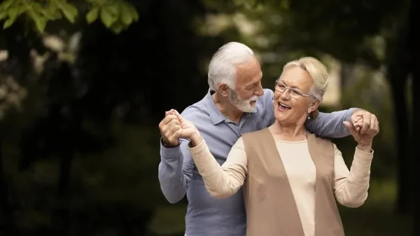 ¿Cómo llegar a la vejez con vitalidad y salud?: estos son los 5 hábitos recomendados