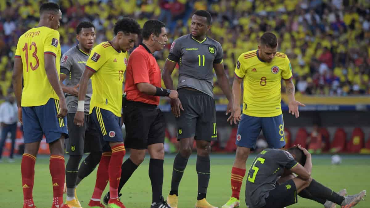 El insólito tiempo de juego que se disputó en Colombia-Ecuador