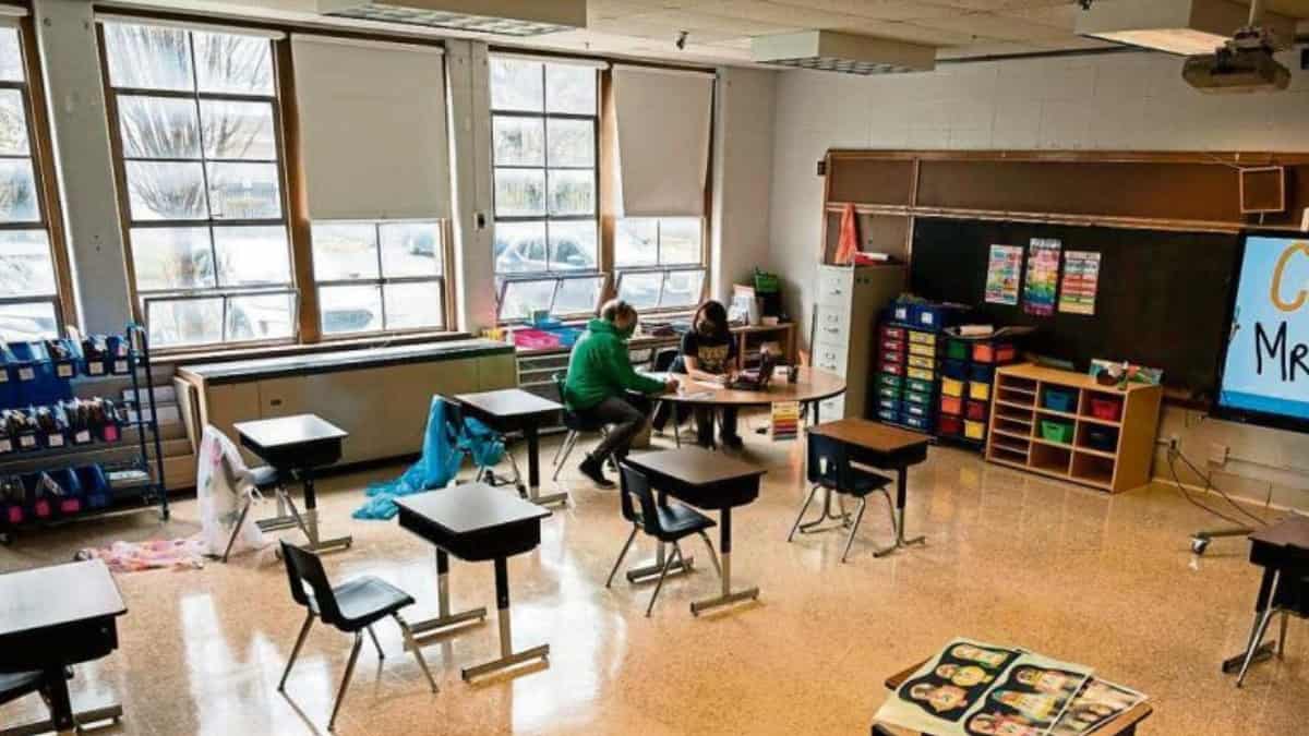 Cierres de escuelas en EE.UU. aumentan en medio de ola de ómicron