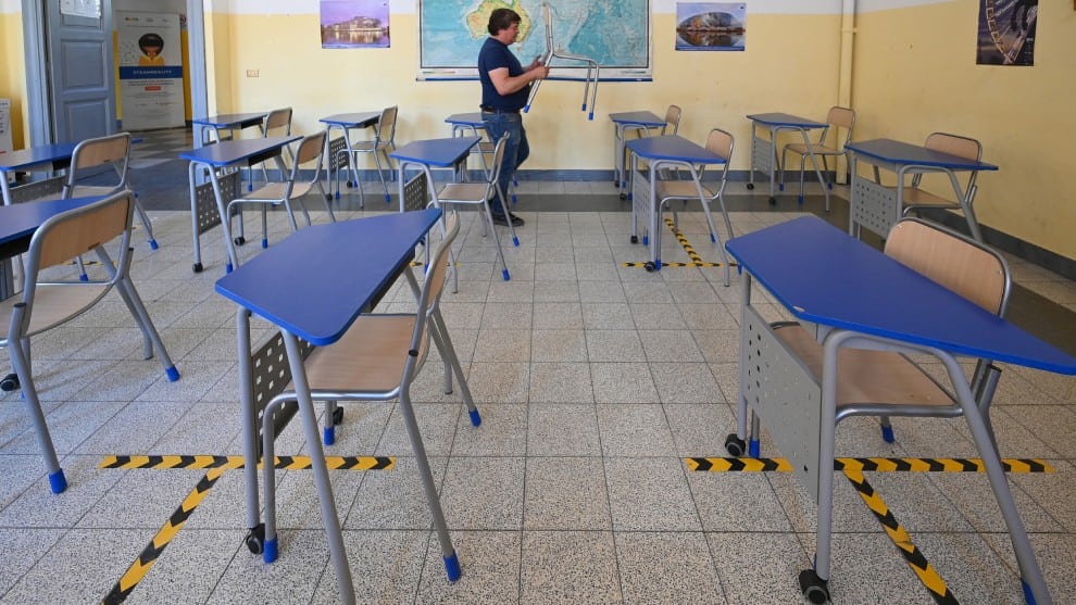Estudiantes italianos vuelven al colegio en tiempos del coronavirus