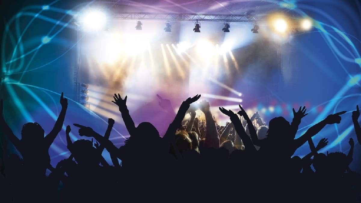 Pantalla gigante le cae a una cantante en Argentina