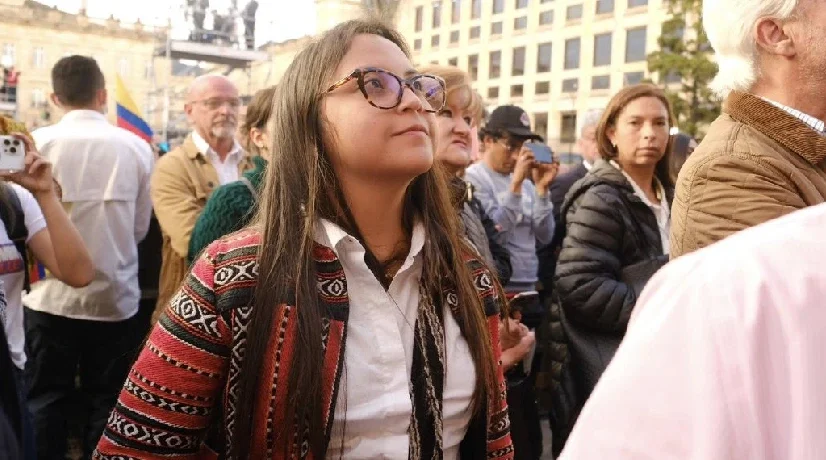 Alta consejera para juventud del Gobierno en problemas