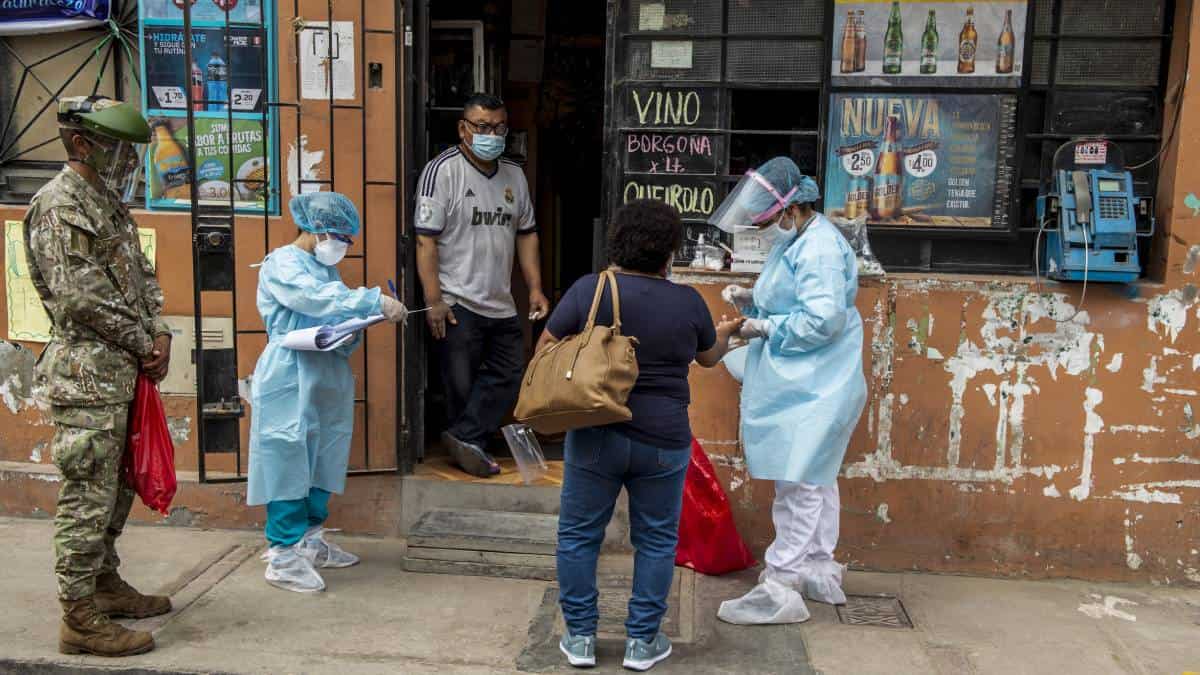 Perú regresa al confinamiento focalizado por incremento de casos covid