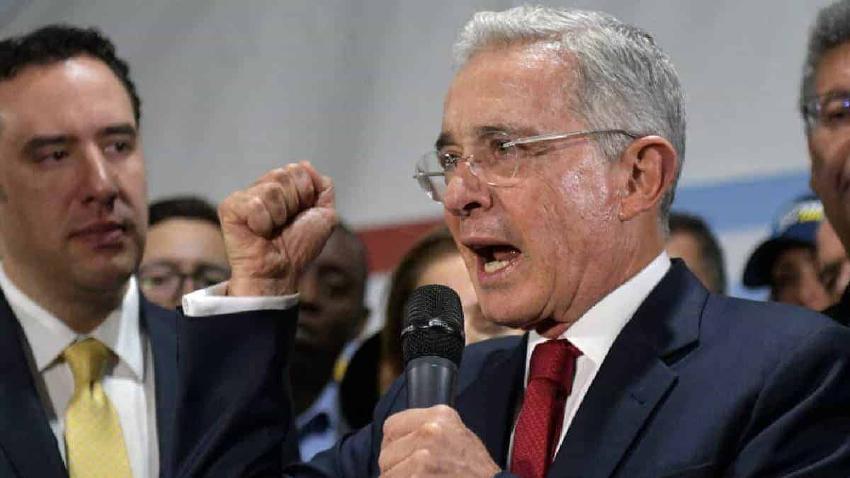 Consejo de Estado niega petición de retirar placa en homenaje a Uribe