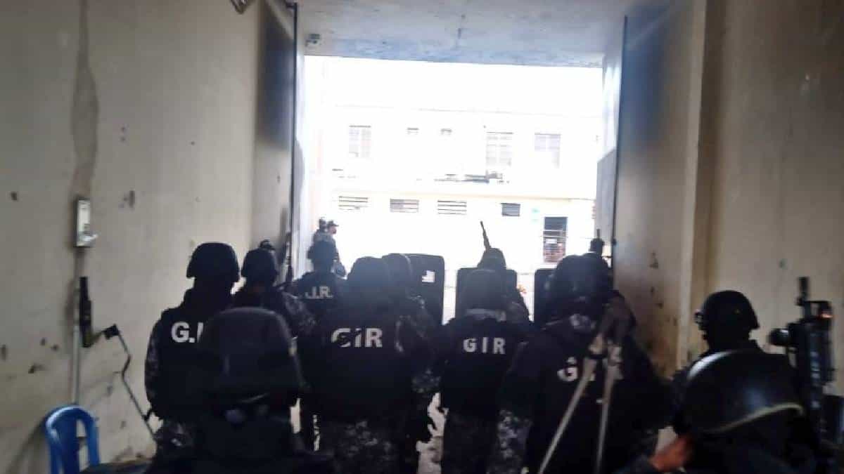 Autoridades logran controlar nuevo caso de motín en cárcel de Guayaquil.