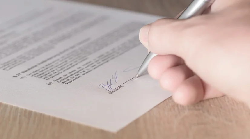 Influencer firmó millonario contrato con Minambiente