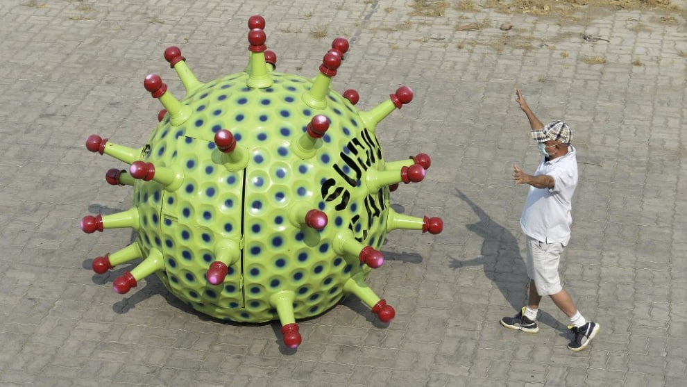 En India crea el ‘coronamóvil’ un auto inspirado en el coronavirus