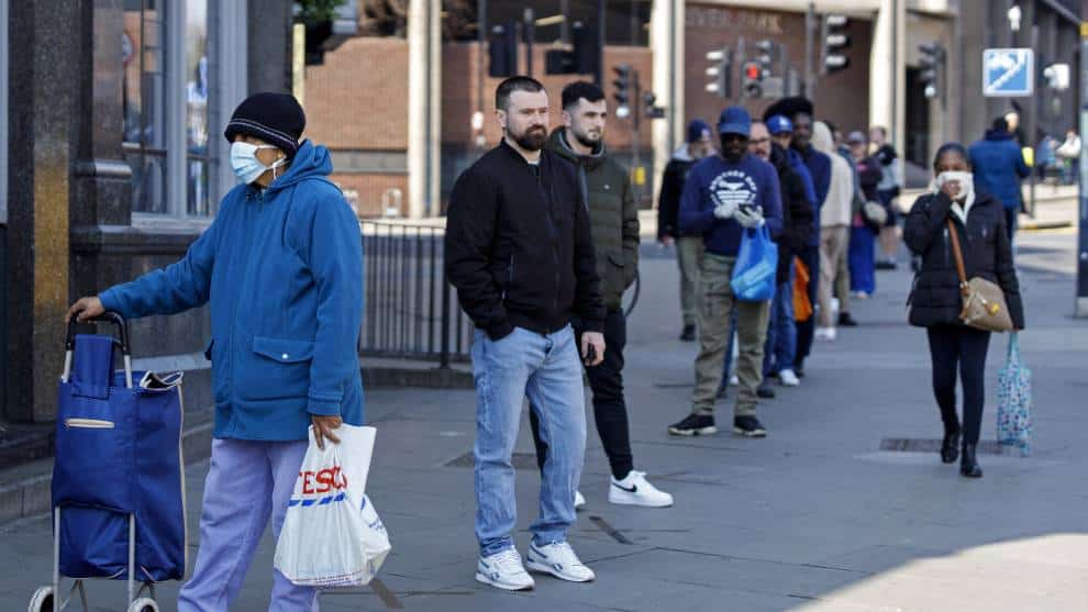 Reino Unido supera la barrera de los 1.000 muertos por coronavirus