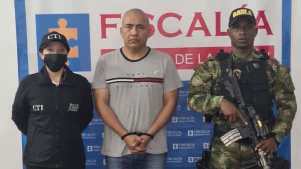 Casa por cárcel a coronel de Policía por acoso sexual