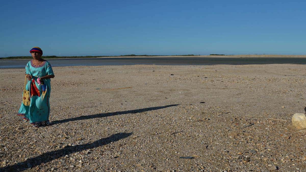 Exalcaldesa de Uribia imputada por contratos irregulares para ayudas