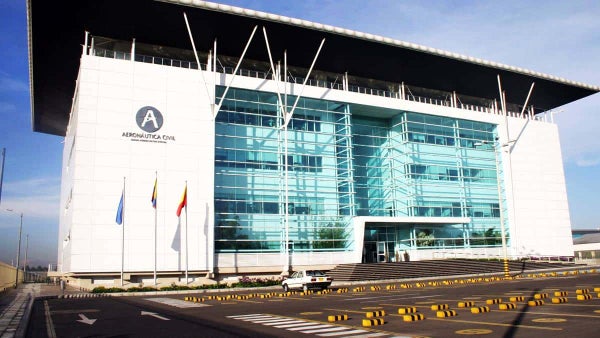 Aerocivil anuncia medidas tras advertencia de EE. UU. sobre espacio aéreo cercano a Venezuela Aerocivil anuncia medidas tras advertencia de EE. UU. sobre espacio aéreo cercano a Venezuela