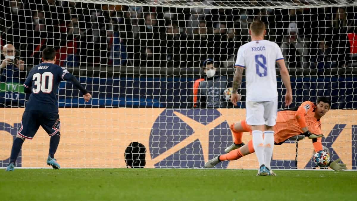 Courtois y penal atajado a Messi en PSG-Real Madrid