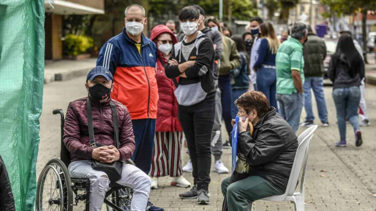 Foto: AFP / Juan Barreto Bogotá mantiene alerta roja y extiende medidas contra el covid-19
