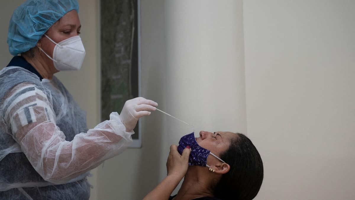 Foto: AFP / Latinoamérica es golpeada fuertemente por el ómicron