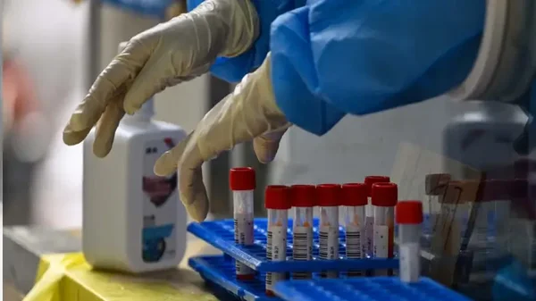 A persona le suministraron 217 dosis de vacunas contra el Covid-19: este es su estado de salud