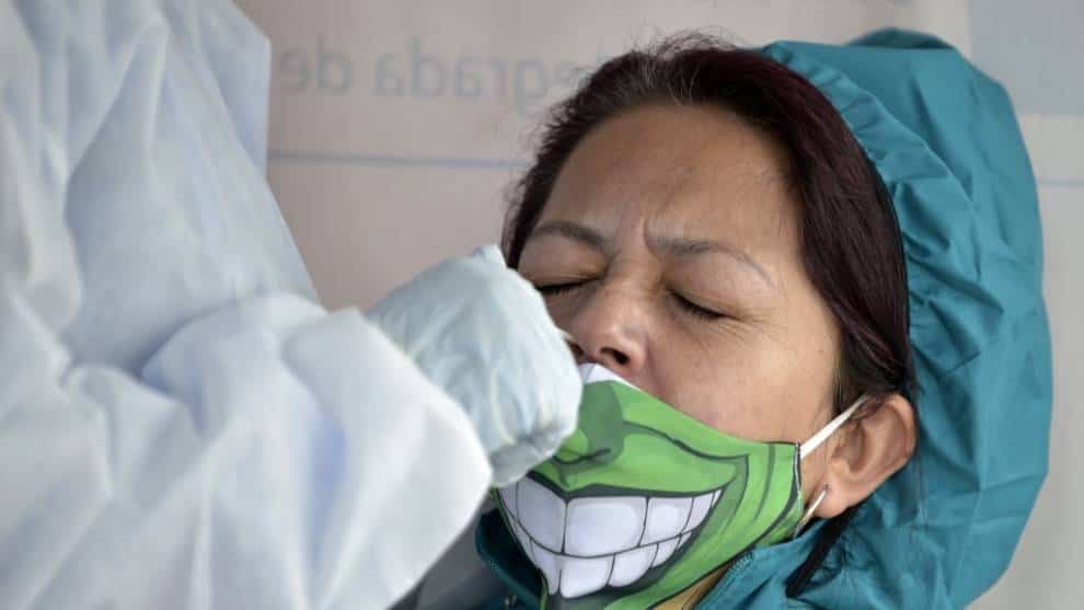 Aumentan casos de covid-19 en un solo día: más de 8.000 este jueves