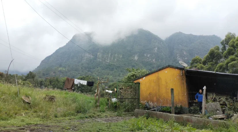 La vivienda campesina en la que residen los protagonistas de esta crónica.
