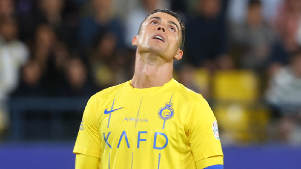 VIDEO | Cristiano Ronaldo 'explotó' y vio la tarjeta roja: amagó a pegarle al árbitro