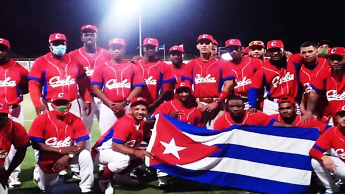 Beisbolistas cubanos se escapan de la isla para mejorar su vidas