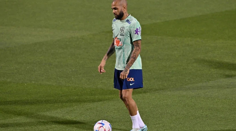 Dani Alves y su primer partido en la cárcel
