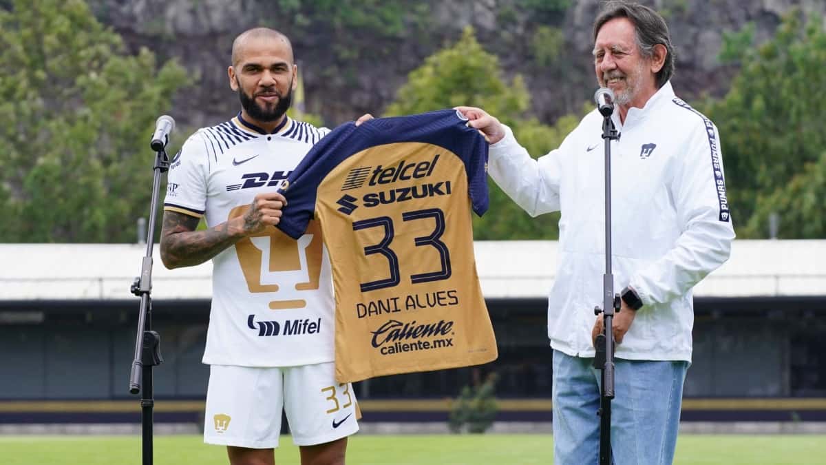 Dani Alves es nuevo jugador de los Pumas de México
