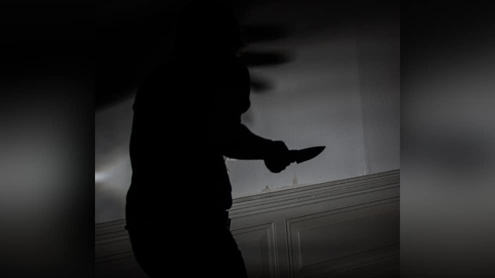 Investigan asesinato de un profesor en París