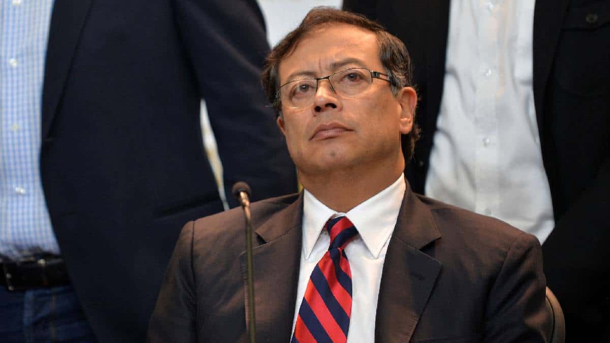 Demanda a Gustavo Petro por ausentismo en el Congreso