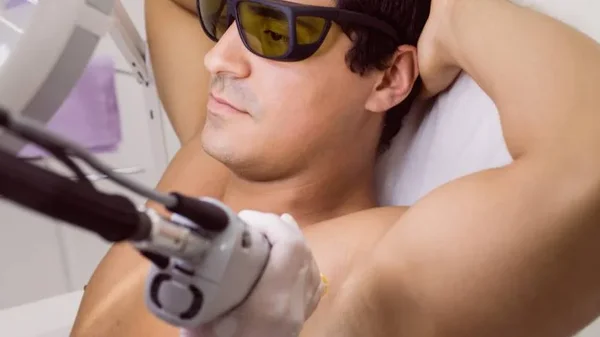 ¿Por qué los hombres se hacen más depilación láser que las mujeres? ¿Por qué los hombres se hacen más depilación láser que las mujeres?