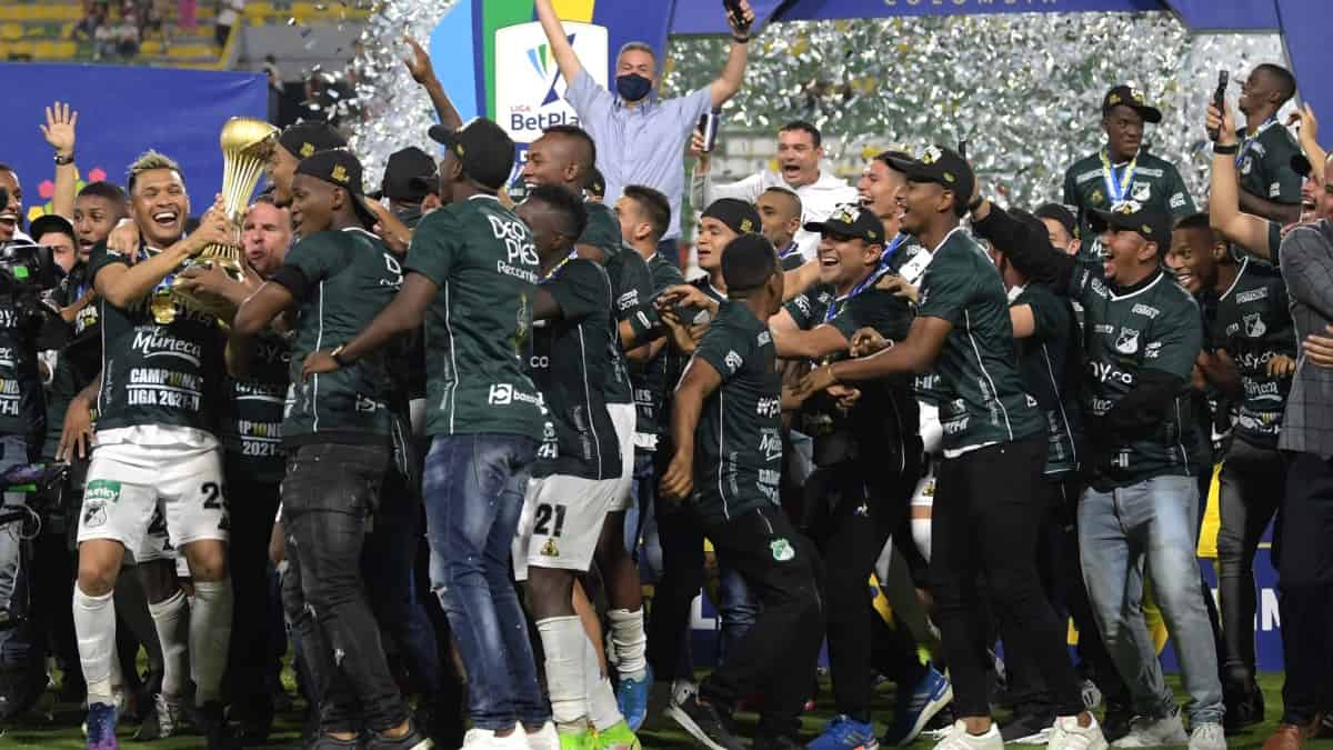 Deportivo Cali celebrando la décima estrella de Liga BetPlay 2021