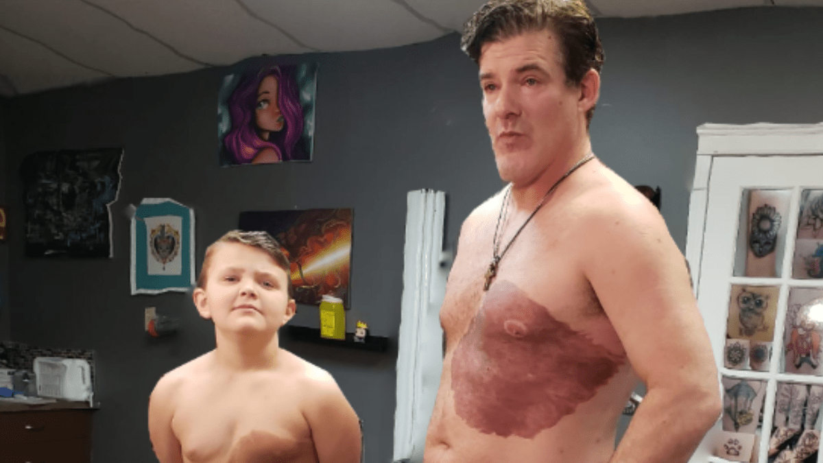 Derek Prue se tatuó la marca de nacimiento de su hijo