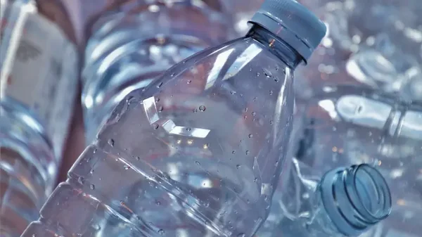 Minambiente inicia diálogo con la industria de plásticos ante protestas por falta de regulación