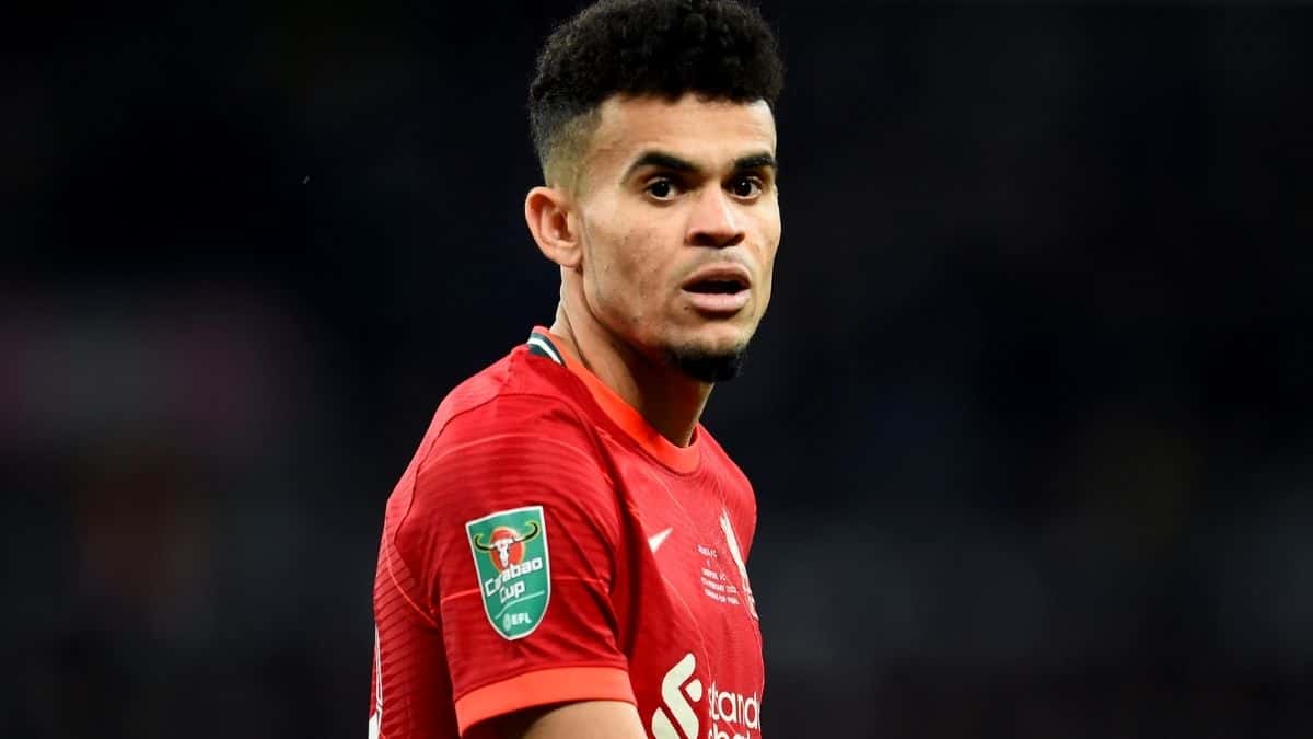 Foto: Twitter Luis Díaz y Liverpool le ganan la Carabao Cup tras vencer a Chelsea