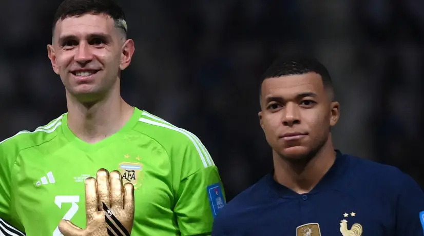 Kylian Mbappé y 'Dibu' Martínez