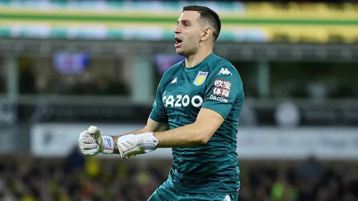 Emiliano Martínez, error Aston Villa vs Manchester United