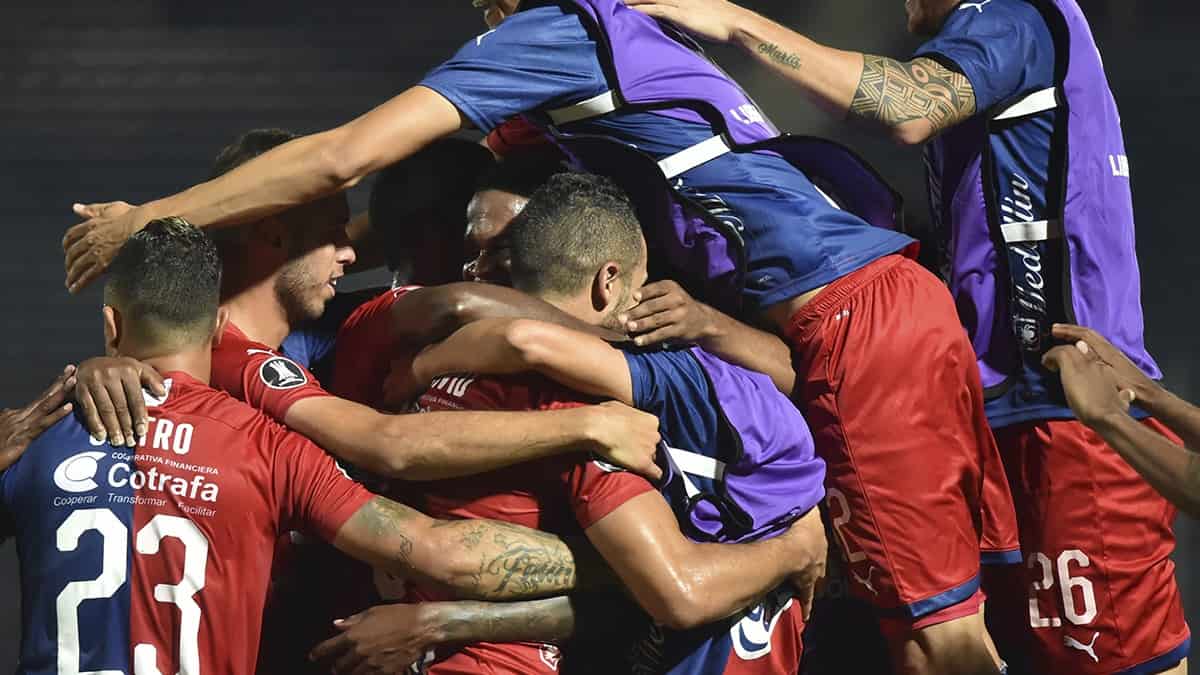 Jugadores de Deportivo Independiente Medellín celebrando un gol