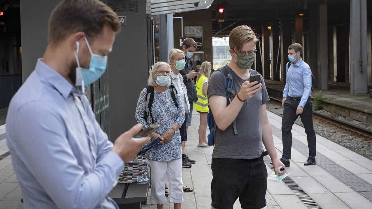 Dinamarca ordena el cierre de centros educativos, bares y restaurantes por pandemia
