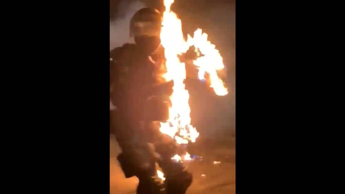 Tres policías resultaron heridos tras ser atacados con bombas molotov en Bucaramanga