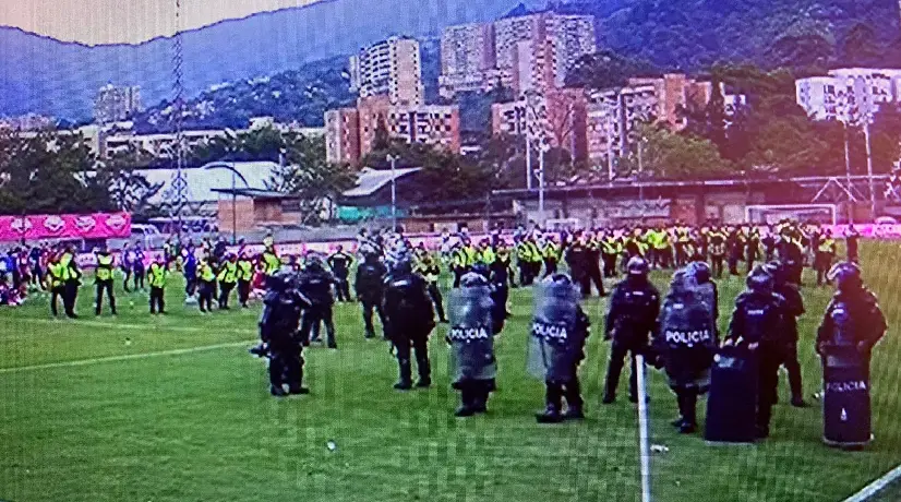 DIM-Nacional suspendido por pelea de barras bravas