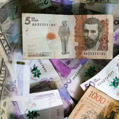 Peso colombiano, la moneda que más se revalúa frente al dólar