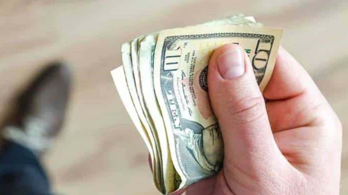 El dólar se dispara y roza su máximo histórico.