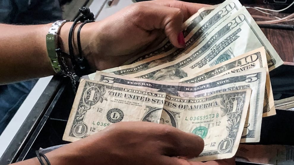 El dólar incluso llegó a los 3.500 pesos. Foto: AFP