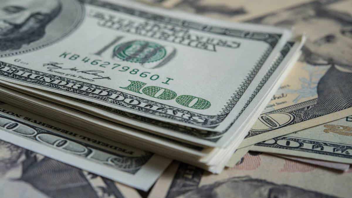 El dólar cayó por segunda sesión consecutiva este martes